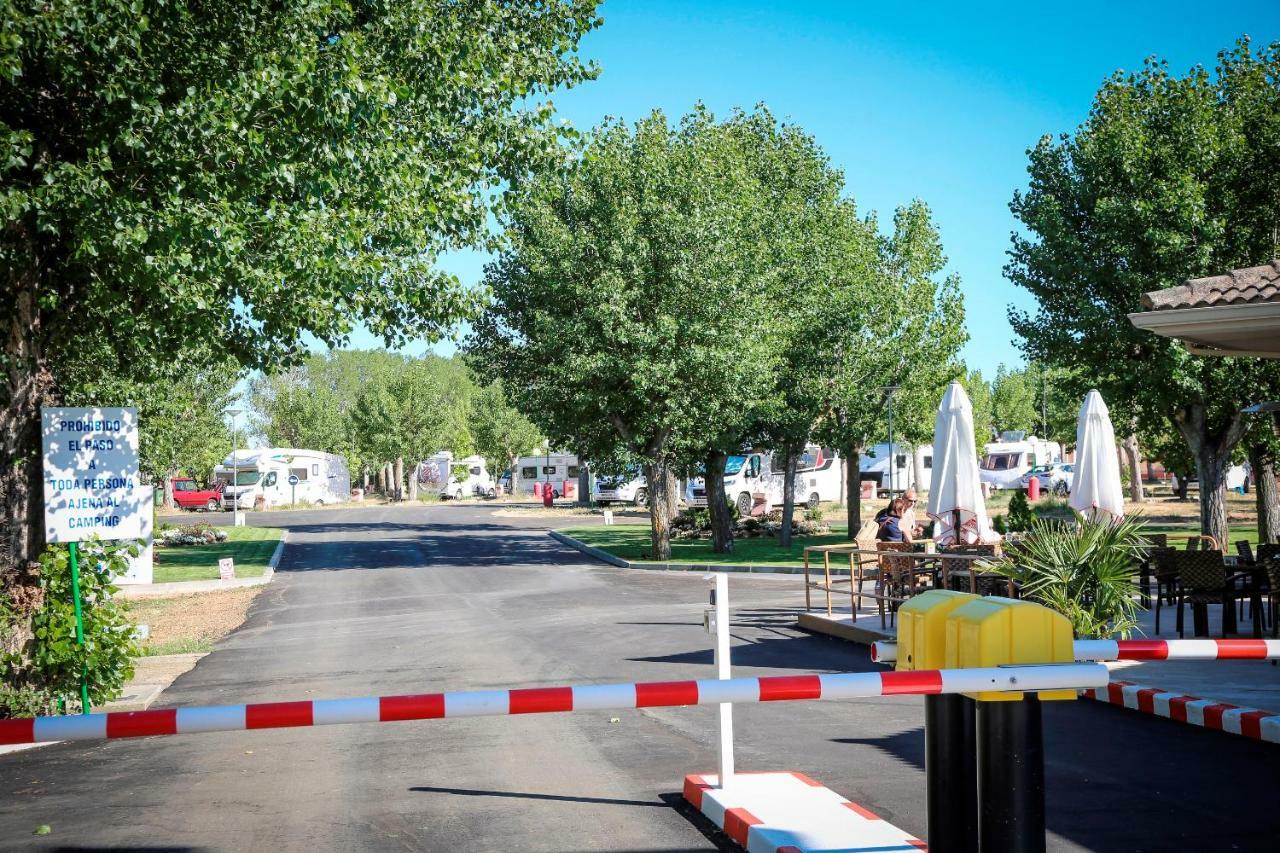 Bungalows Y Mobil Homes Camping Regio Santa Marta de Tormes Exterior photo